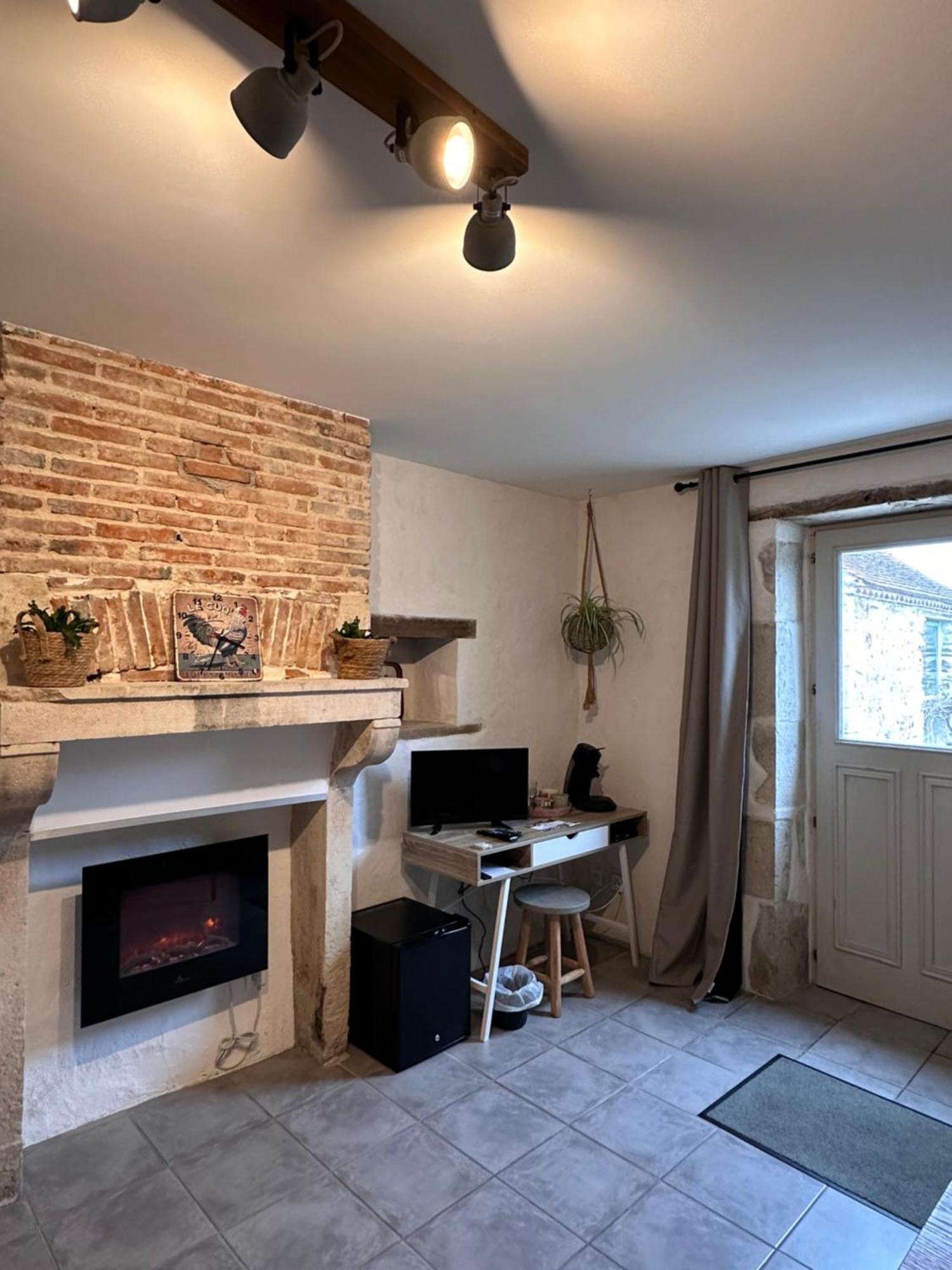 Chambres D'Hotes Maison Balady Bellenaves Exterior photo